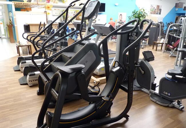 Fitness Fahrräder in einem Sportstudio